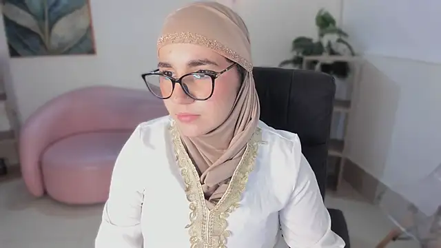 Snapshot of Ayha_khalaf chatting on 11-30-25, 11:53 Ayha khalaf online show from 11-30-25, 11:53