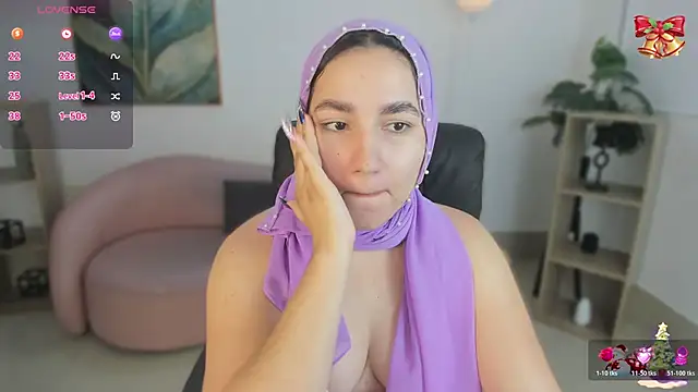 Snapshot of Ayha_khalaf chatting on 12-17-25, 01:11 Ayha khalaf online show from 12-17-25, 01:11