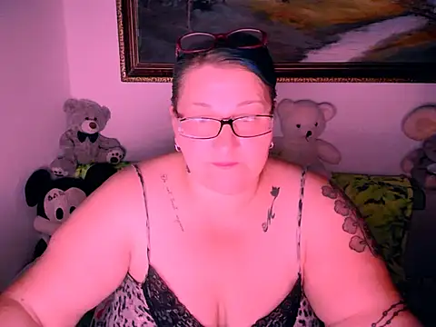 Snapshot of mayamayx chatting on 10-06-25, 06:05 mayamayx online show from 10-06-25, 06:05