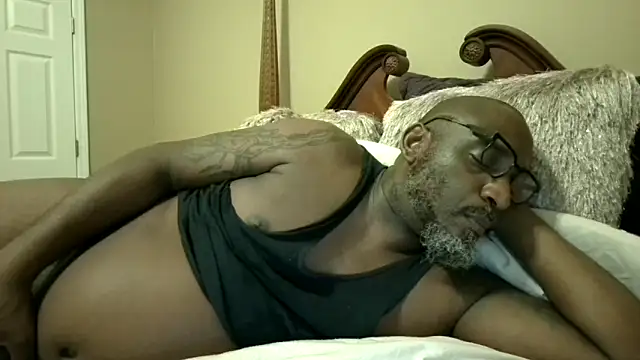 Snapshot of Soultouch1 chatting on 10-29-25, 05:31 Soultouch1 online show from 10-29-25, 05:31