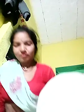 Snapshot of Bhuvi_Bedi chatting on 02-02-25, 07:14 Bhuvi Bedi online show from 02-02-25, 07:14