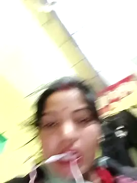 Snapshot of Bhuvi_Bedi chatting on 02-08-25, 11:24 Bhuvi Bedi online show from 02-08-25, 11:24