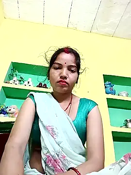 Snapshot of Bhuvi_Bedi chatting on 02-16-25, 09:27 Bhuvi Bedi online show from 02-16-25, 09:27