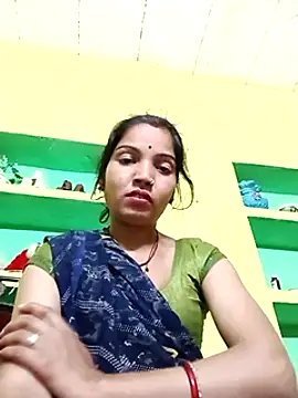 Snapshot of Bhuvi_Bedi chatting on 02-17-25, 10:03 Bhuvi Bedi online show from 02-17-25, 10:03