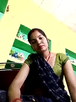 Snapshot of Bhuvi_Bedi chatting on 02-22-25, 04:51 Bhuvi Bedi online show from 02-22-25, 04:51