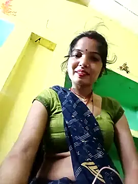 Snapshot of Bhuvi_Bedi chatting on 02-28-25, 11:23 Bhuvi Bedi online show from 02-28-25, 11:23