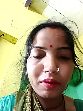 Snapshot of Bhuvi_Bedi chatting on 03-03-25, 11:14 Bhuvi Bedi online show from 03-03-25, 11:14