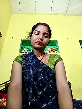 Snapshot of Bhuvi_Bedi chatting on 03-04-25, 12:33 Bhuvi Bedi online show from 03-04-25, 12:33