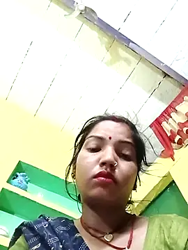 Snapshot of Bhuvi_Bedi chatting on 03-04-25, 11:32 Bhuvi Bedi online show from 03-04-25, 11:32