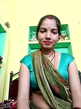 Snapshot of Bhuvi_Bedi chatting on 03-07-25, 05:18 Bhuvi Bedi online show from 03-07-25, 05:18