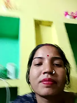 Snapshot of Bhuvi_Bedi chatting on 03-08-25, 01:25 Bhuvi Bedi online show from 03-08-25, 01:25