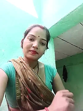 Snapshot of Bhuvi_Bedi chatting on 03-09-25, 09:35 Bhuvi Bedi online show from 03-09-25, 09:35