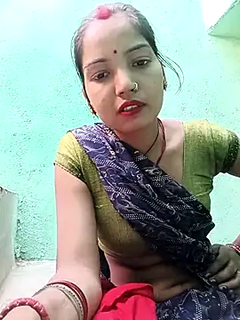 Snapshot of Bhuvi_Bedi chatting on 03-10-25, 03:45 Bhuvi Bedi online show from 03-10-25, 03:45