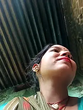 Snapshot of Bhuvi_Bedi chatting on 03-11-25, 02:43 Bhuvi Bedi online show from 03-11-25, 02:43