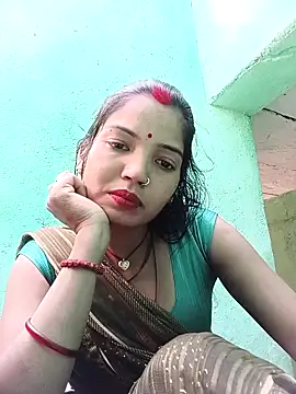 Snapshot of Bhuvi_Bedi chatting on 03-11-25, 06:10 Bhuvi Bedi online show from 03-11-25, 06:10