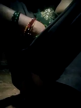 Snapshot of Bhuvi_Bedi chatting on 09-20-25, 11:28 Bhuvi Bedi online show from 09-20-25, 11:28