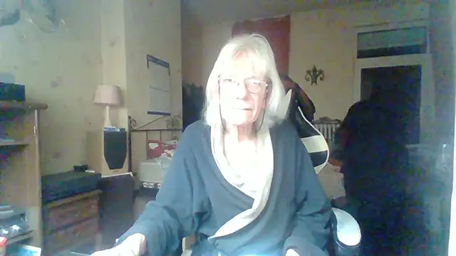 rosanetrav online show from 11-18-25, 05:01