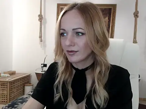 Snapshot of EllyaDiamond chatting on 01-29-25, 07:53 EllyaDiamond online show from 01-29-25, 07:53