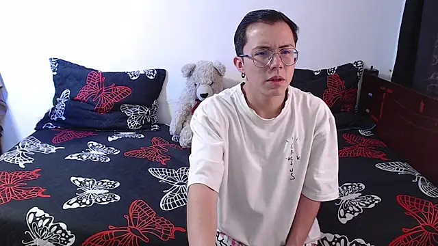 Tina 4 Charlie online show from 10-28-25, 01:47