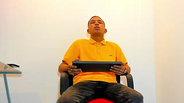 Snapshot of carlos_alber12 chatting on 02-04-25, 02:39 carlos alber12 online show from 02-04-25, 02:39