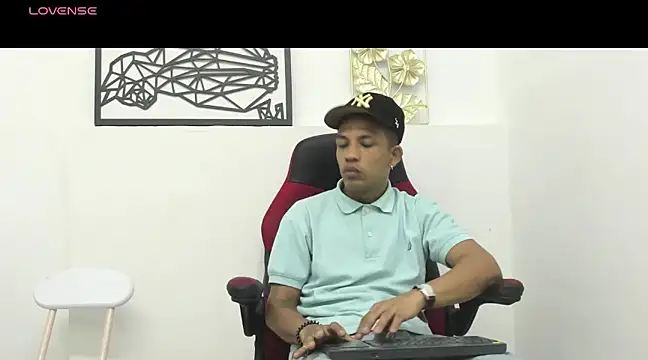 Snapshot of carlos_alber12 chatting on 03-17-25, 12:57 carlos alber12 online show from 03-17-25, 12:57