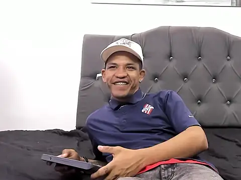 Snapshot of carlos_alber12 chatting on 03-22-25, 12:14 carlos alber12 online show from 03-22-25, 12:14