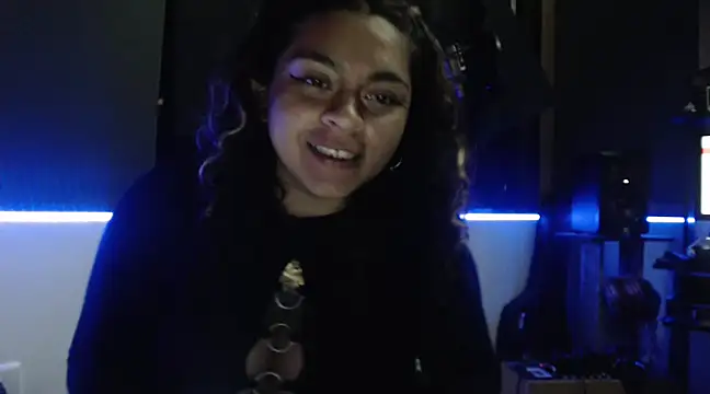 Snapshot of Shofuu_Connie chatting on 01-21-25, 01:39 Shofuu Connie online show from 01-21-25, 01:39