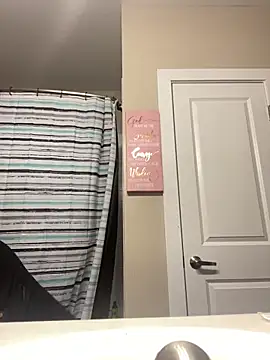 Snapshot of theprettysoles chatting on 12-18-25, 02:34 theprettysoles online show from 12-18-25, 02:34