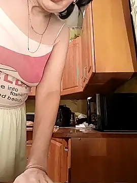 Snapshot of Laura_Kiss chatting on 02-01-25, 03:50 Laura Kiss online show from 02-01-25, 03:50