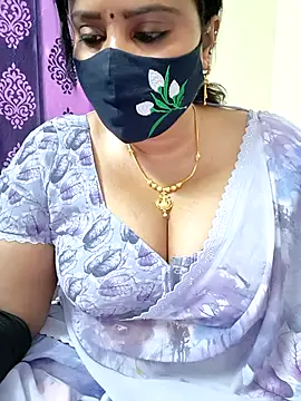 Queenflowerr online show from 11-17-25, 09:48