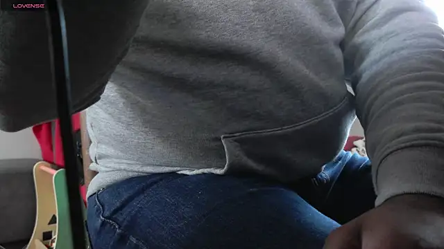 Snapshot of IndienTiger chatting on 12-05-25, 08:01 IndienTiger online show from 12-05-25, 08:01