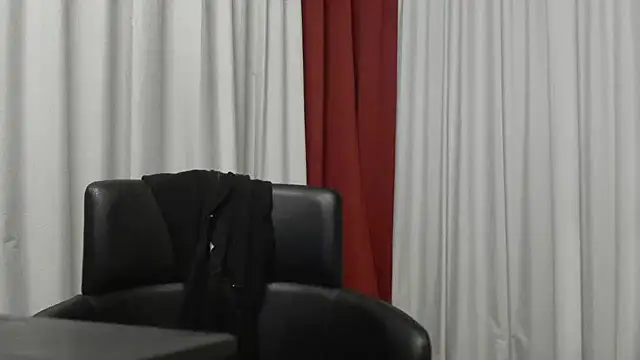 Snapshot of IndienTiger chatting on 03-04-26, 08:26 IndienTiger online show from 03-04-26, 08:26