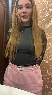 Snapshot of ella_zzz chatting on 03-04-25, 01:17 ella zzz online show from 03-04-25, 01:17