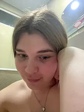 Snapshot of ella_zzz chatting on 03-20-25, 05:47 ella zzz online show from 03-20-25, 05:47