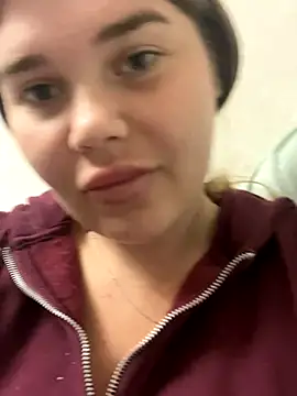 Snapshot of ella_zzz chatting on 10-01-25, 03:29 ella zzz online show from 10-01-25, 03:29