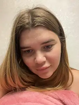 Snapshot of ella_zzz chatting on 10-02-25, 07:54 ella zzz online show from 10-02-25, 07:54