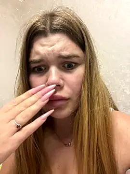 Snapshot of ella_zzz chatting on 10-10-25, 07:24 ella zzz online show from 10-10-25, 07:24