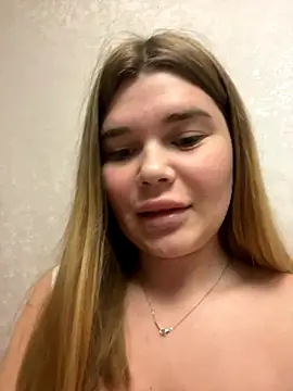 Snapshot of ella_zzz chatting on 10-15-25, 10:43 ella zzz online show from 10-15-25, 10:43