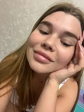 Snapshot of ella_zzz chatting on 10-22-25, 10:31 ella zzz online show from 10-22-25, 10:31