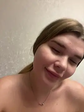 Snapshot of ella_zzz chatting on 10-25-25, 04:02 ella zzz online show from 10-25-25, 04:02