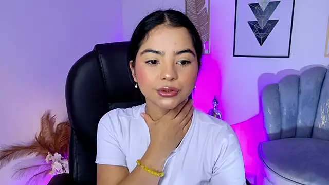 Layla Breezee online show from 04-21-26, 11:05