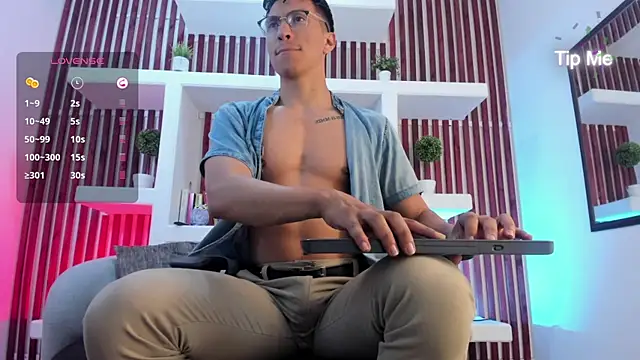 Snapshot of ApoloCruz chatting on 09-15-25, 04:34 ApoloCruz online show from 09-15-25, 04:34