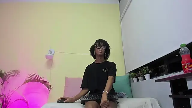 nahomy james25 online show from 05-13-26, 12:19