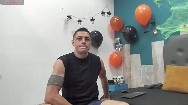 Snapshot of Frank_Millers chatting on 10-22-25, 07:46 Frank Millers online show from 10-22-25, 07:46