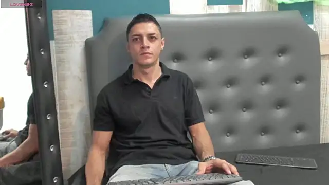 Snapshot of Frank_Millers chatting on 10-23-25, 07:45 Frank Millers online show from 10-23-25, 07:45