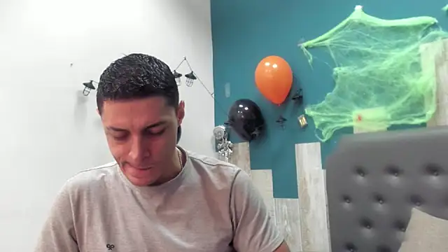 Snapshot of Frank_Millers chatting on 10-28-25, 05:04 Frank Millers online show from 10-28-25, 05:04