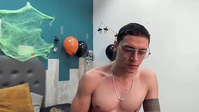 Snapshot of Frank_Millers chatting on 11-04-25, 06:51 Frank Millers online show from 11-04-25, 06:51