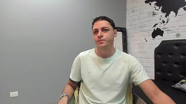 Snapshot of Frank_Millers chatting on 11-17-25, 04:13 Frank Millers online show from 11-17-25, 04:13