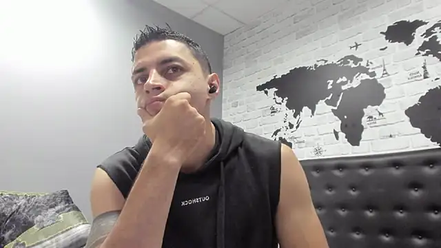 Snapshot of Frank_Millers chatting on 12-04-25, 06:27 Frank Millers online show from 12-04-25, 06:27