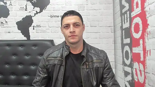 Snapshot of Frank_Millers chatting on 01-10-26, 01:13 Frank Millers online show from 01-10-26, 01:13